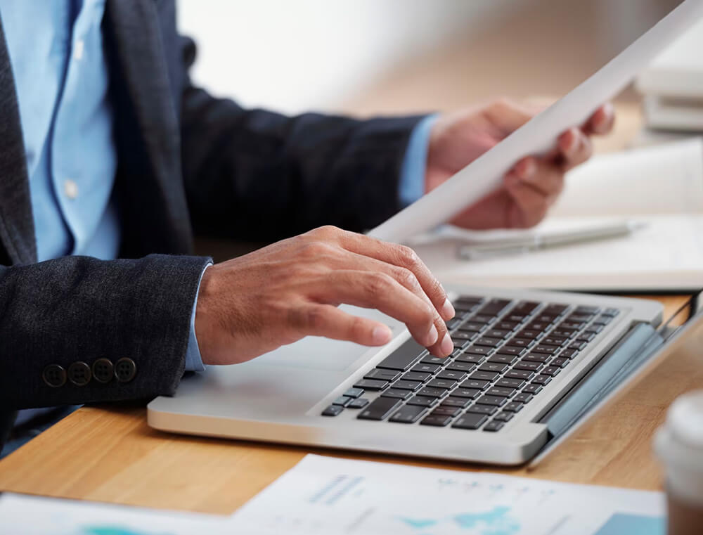 the 7 metrics every one-person finance team must track